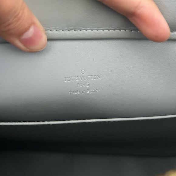 Authentic Louis Vuitton Vernis Tote Monogram Bag - Picture 9 of 15